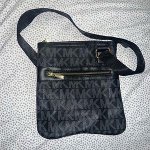 Women’s crossbody handbag